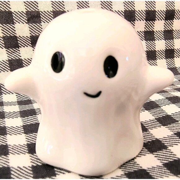Halloween Ghosts Mini Salt and Pepper Shakers, Dracula Cutie Boo Ghosties, NEW - Picture 2 of 8
